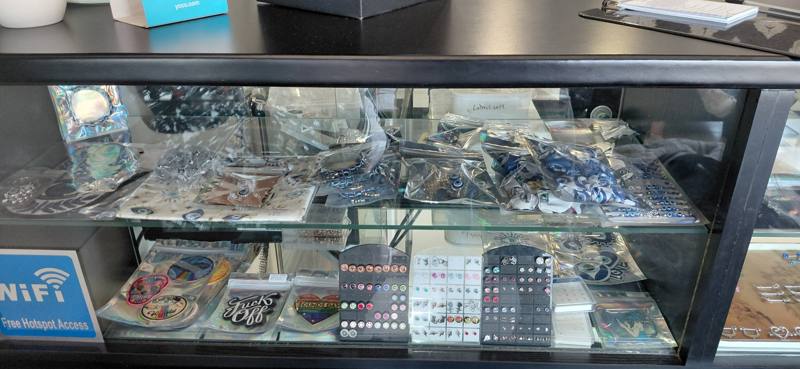 Stud and labret displays